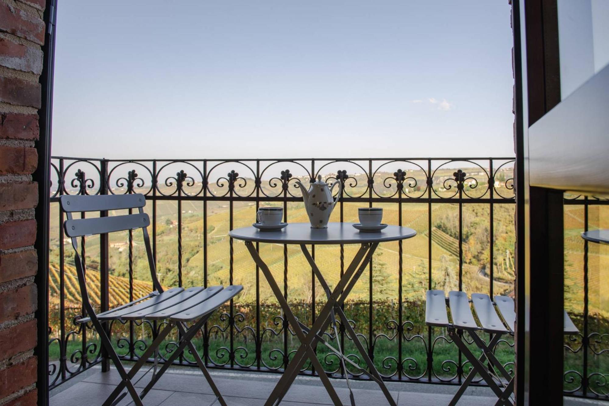 Casa Rubbo - Appartamento In Collina 'Monviso' Alba  Exterior foto