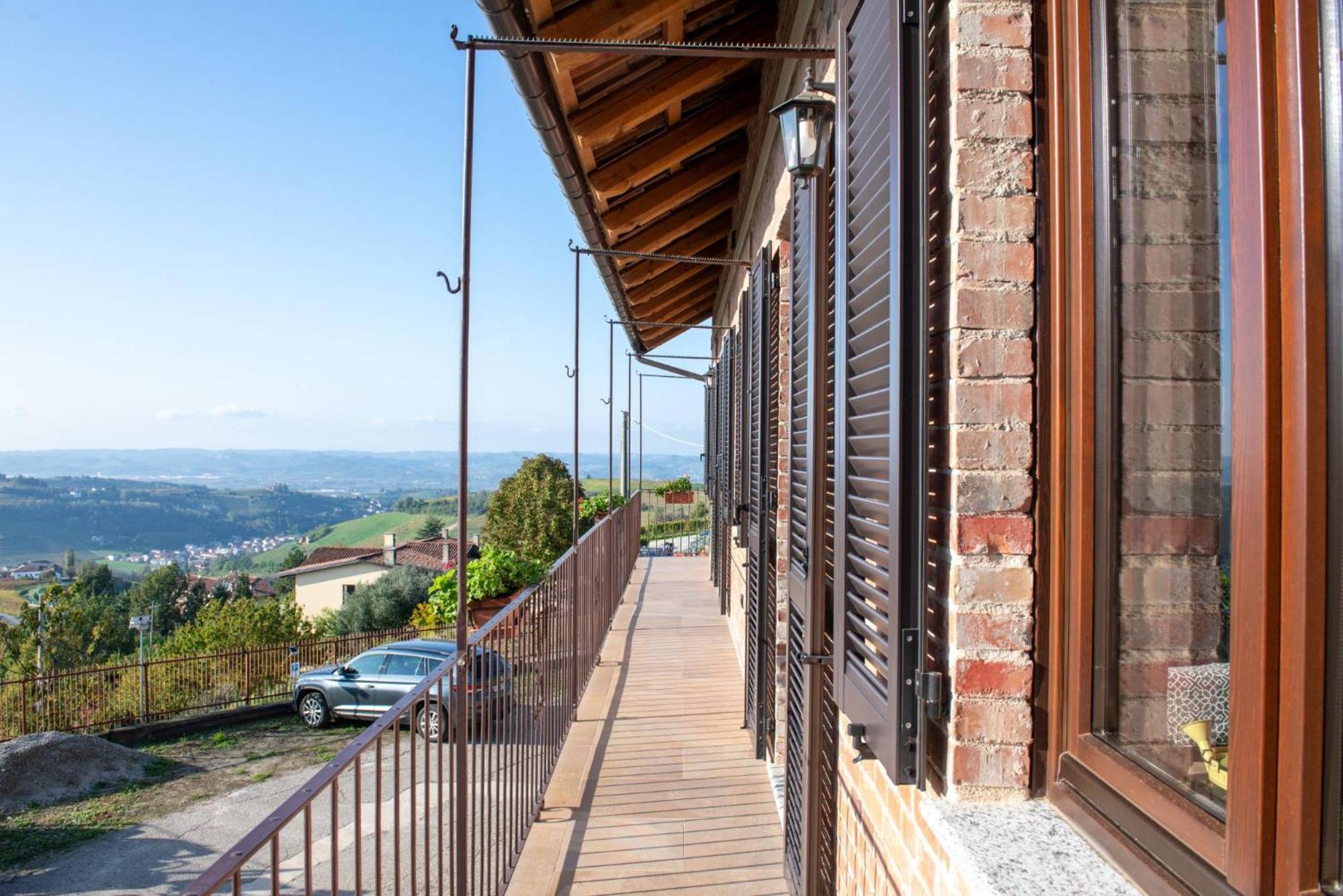 Casa Rubbo - Appartamento In Collina 'Monviso' Alba  Exterior foto
