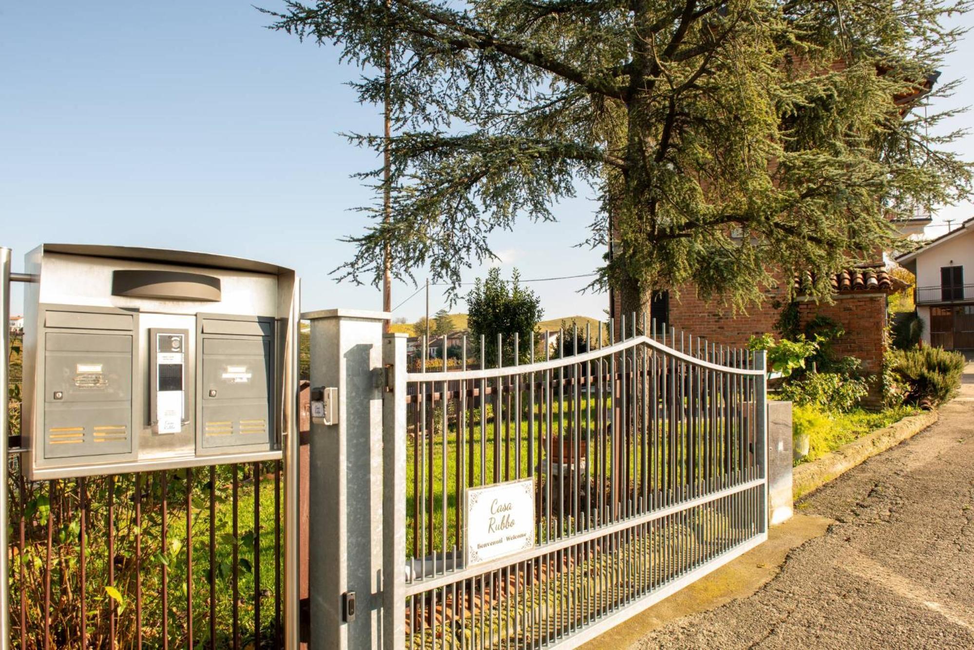 Casa Rubbo - Appartamento In Collina 'Monviso' Alba  Exterior foto